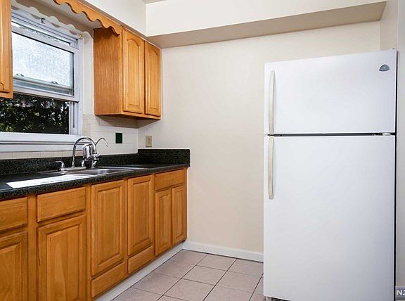 5th image of 12-14 Burdette Ct #2E