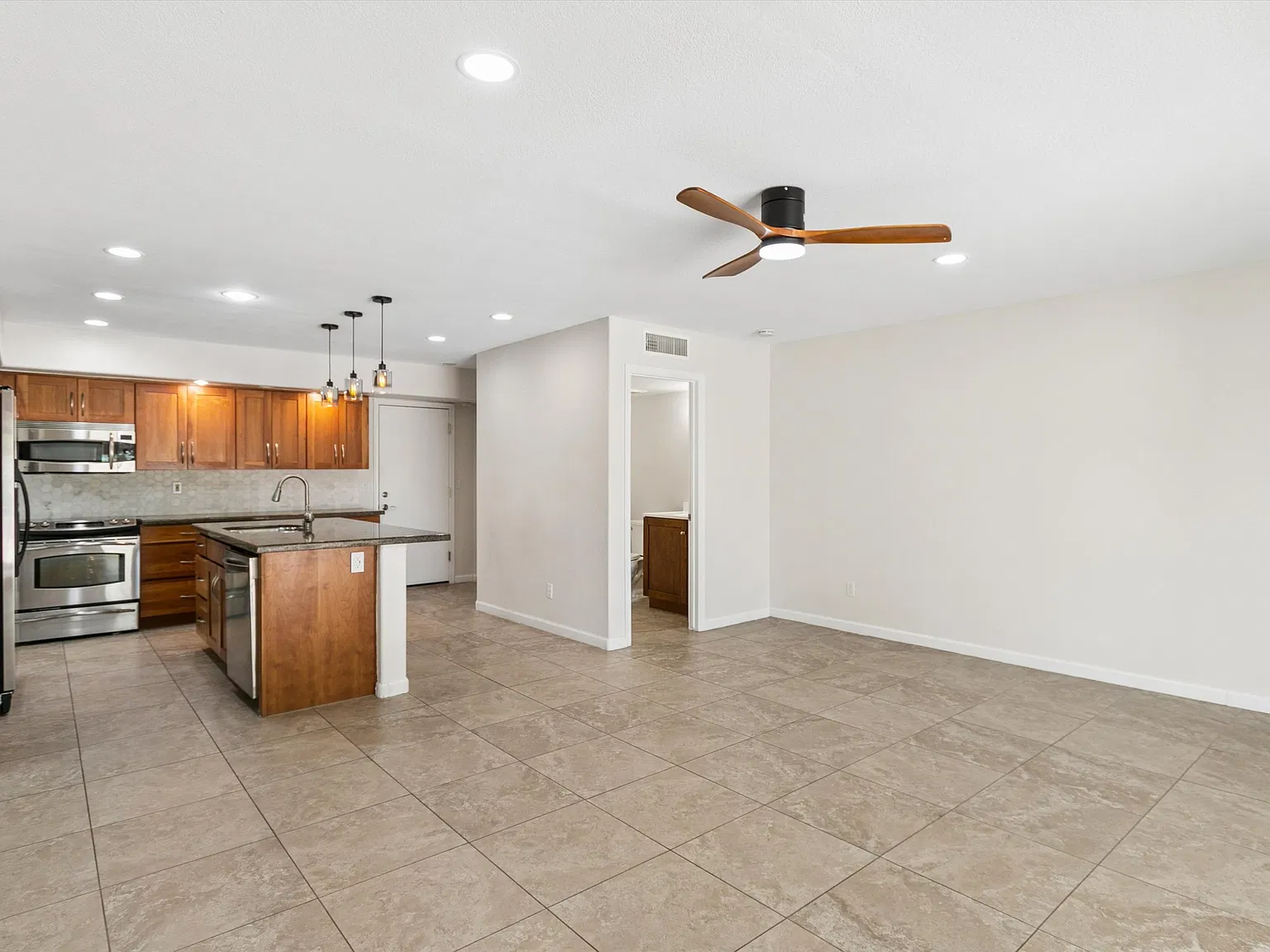 3 bed, 2058 sqft, $2,399 — Photo 4