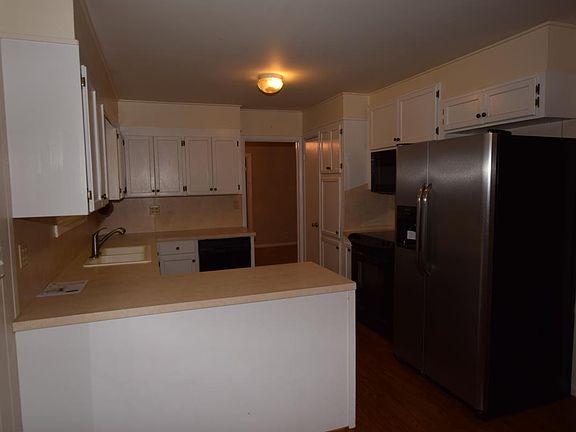 4th image of 1212 Dewey St