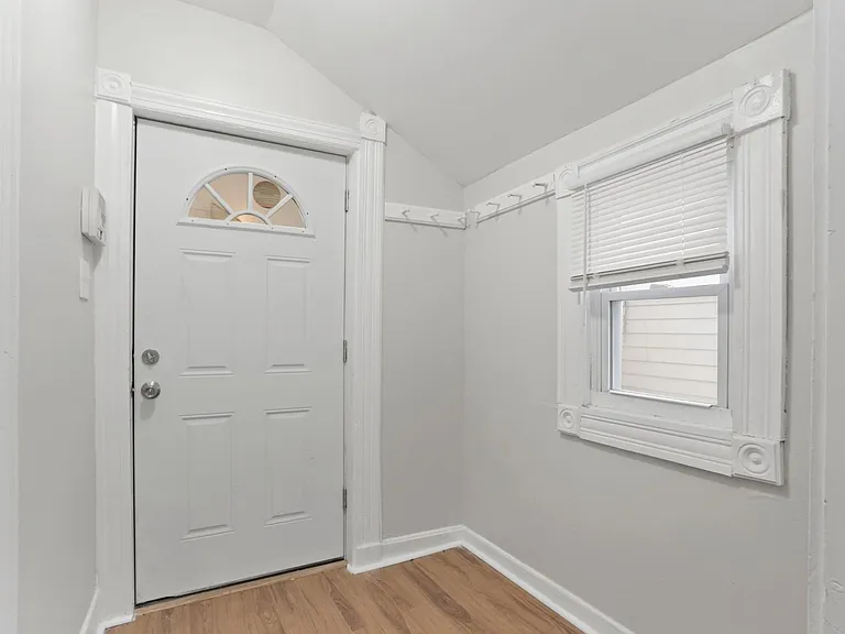 393 Huntington St — Photo 21