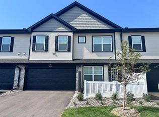5277 Long Pointe Pass, Woodbury, MN 55129