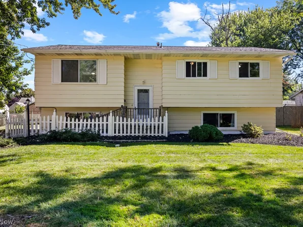 983 Lakewood Beach Dr, Sheffield Lake, OH 44054