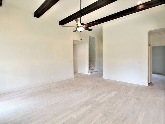 2nd image of 2732 Jasmine St #74