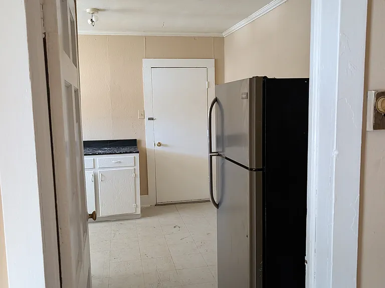 1401 Front St — Photo 2