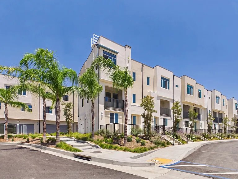 Solaterra Granada Hills — Photo 33