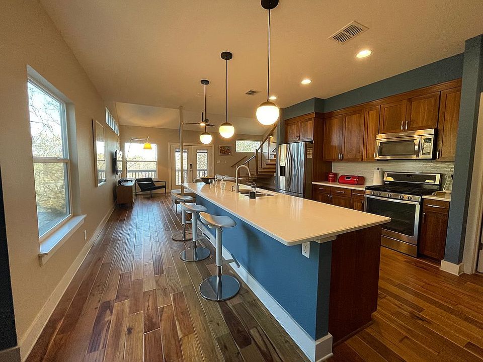Kitchen with living room i