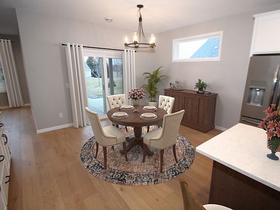 Dining virtually staged