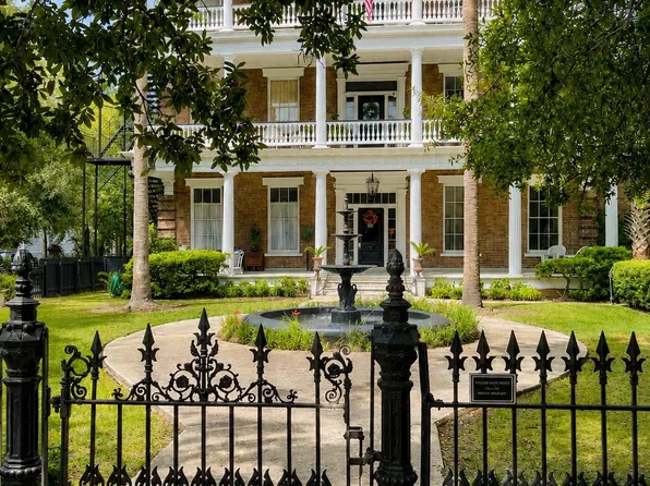 202 Ashley Ave APT B, Charleston, SC 29403