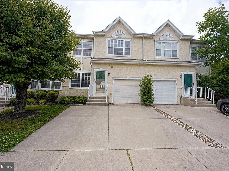 1st image of 51 Versailles Blvd