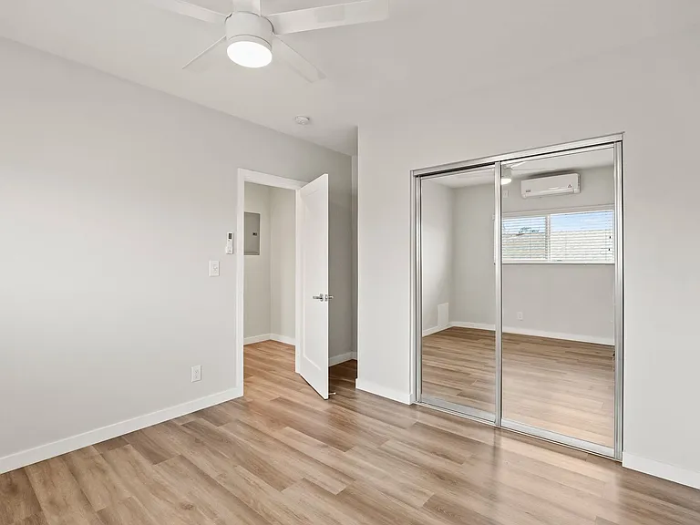 1352 W 36th Street apartments — Photo 33