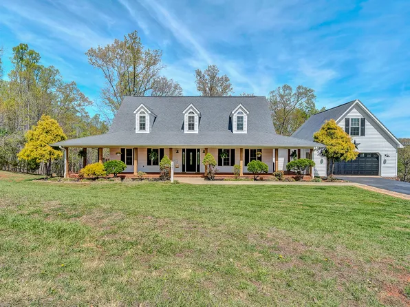 1087 Strawberry Hill Ct, Vinton, VA 24179