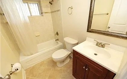 440 Kenyon St NW — Photo 3