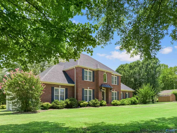 6107 Fairway Cir NW, Fort Payne, AL 35967