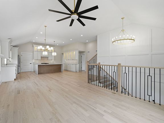 5th image of 7715 Nagle Ave