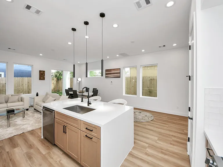 505 Middle St — Photo 7