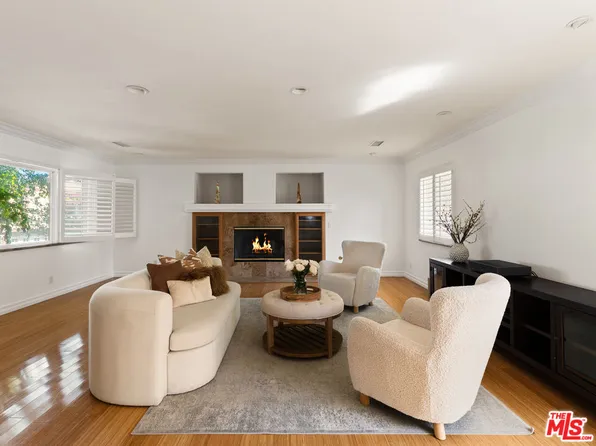 22780 Macfarlane Dr, Woodland Hills, CA 91364