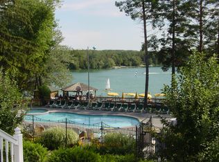 281 Victorian Village Dr APT 29, Elkhart Lake, WI