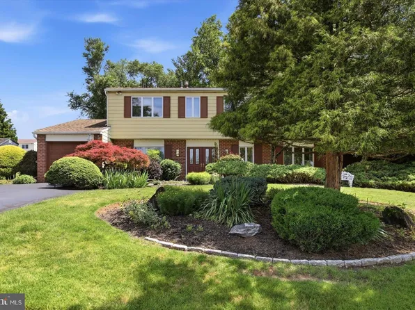 75 Toll Dr, Southampton, PA 18966