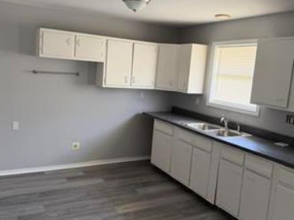 5th image of 1400 E 7th St