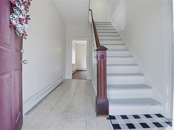 4th image of 32 Broad St