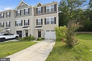 3 bed, 2.5 bath, 1220 sqft, $2,325 — Photo 2