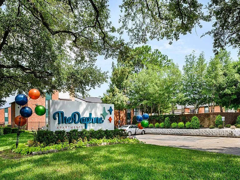 The Daphne Apartments — Photo 21