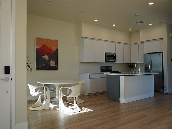 4th image of 3314 Cardinal Ct