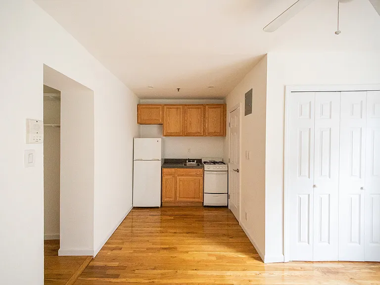 20 Sidney Pl #3D — Photo 7