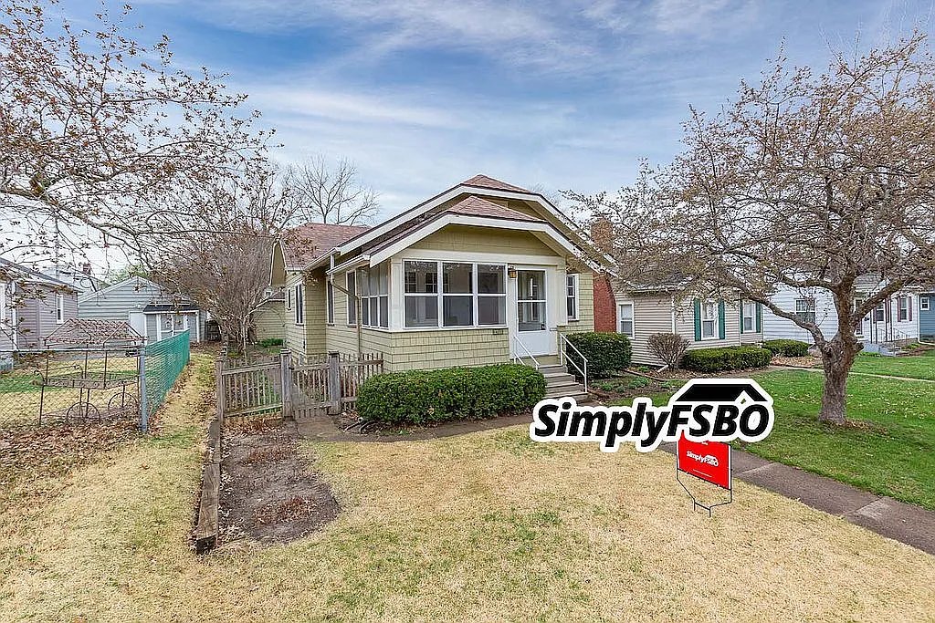 2910 Arlington Ave photo 1