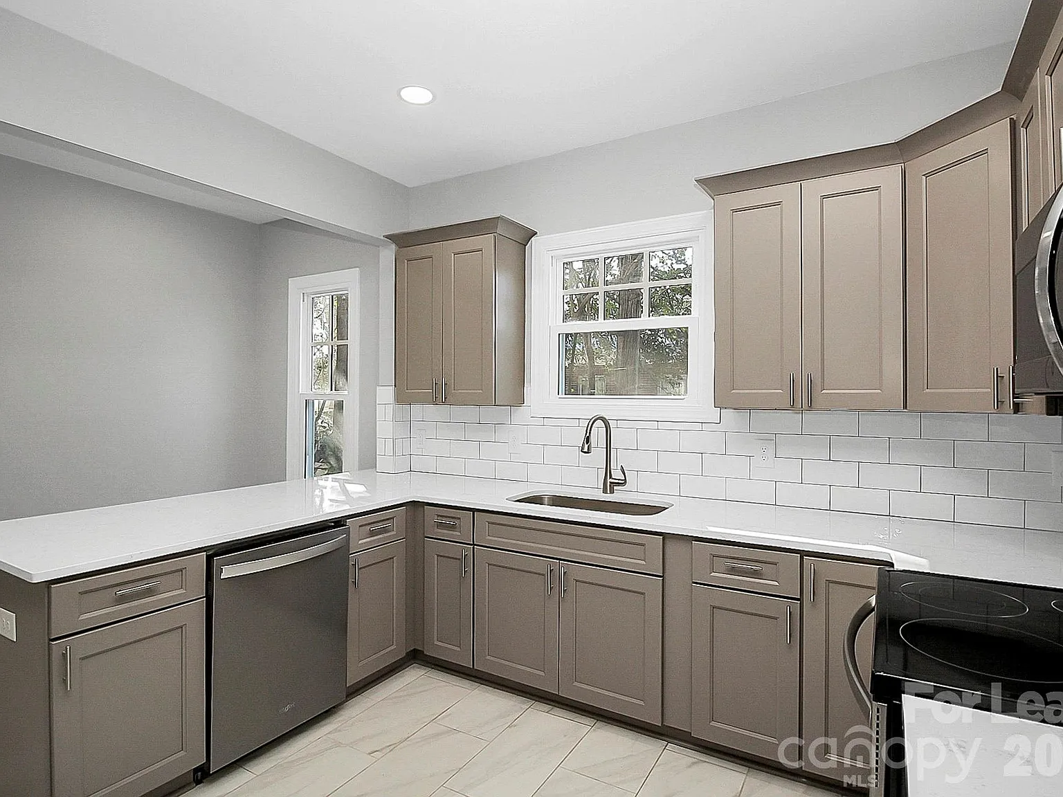 3 bed, 2.0 bath, 1447 sqft, $1,699 — Photo 4