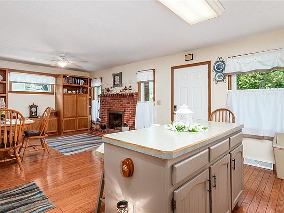 4th image of 3020 Broadvue Cir