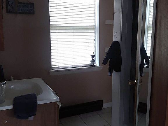 3rd image of 1677 Scarbro Rd