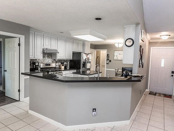 5th image of 3409 Oak Hollow Dr