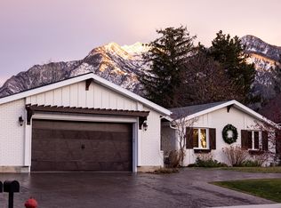 8867 S Hills Ln, Sandy, UT 84070