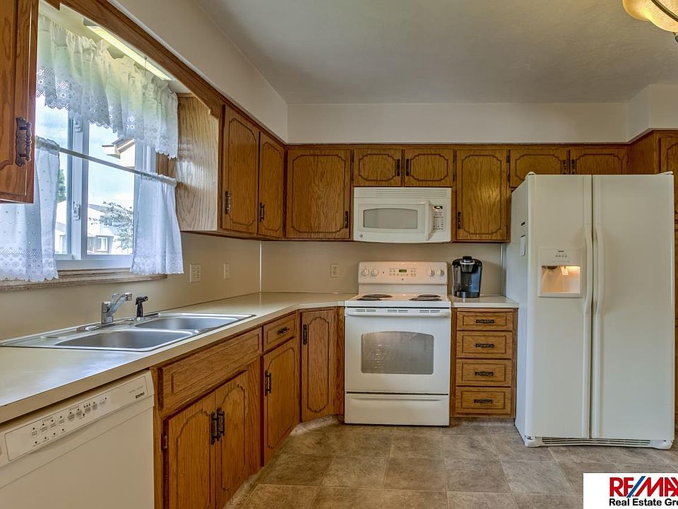 1st image of 2918 Leawood Dr