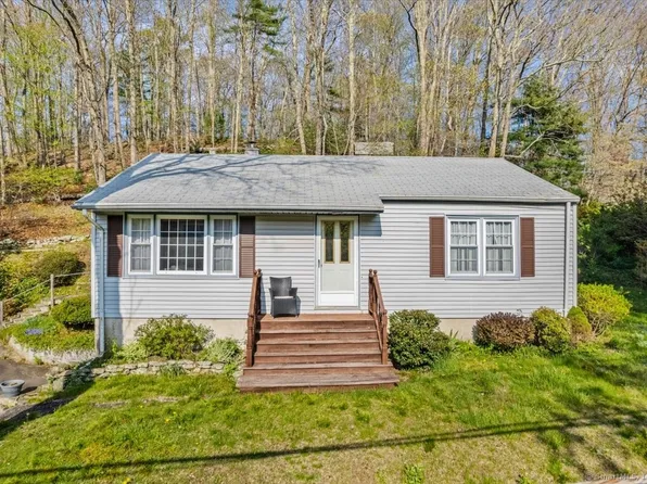 101 East Pattagansett Road, East Lyme, CT 06357