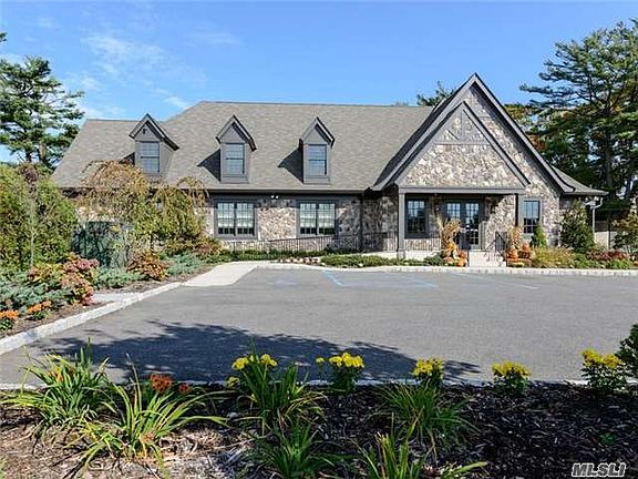 4th image of 10 Kingwood Ct