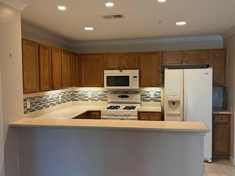 523 Brookfield Dr #81 — Photo 11