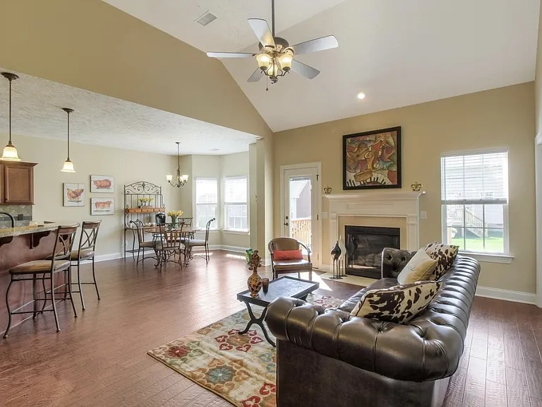 7913 Kirkfield Dr — Photo 6