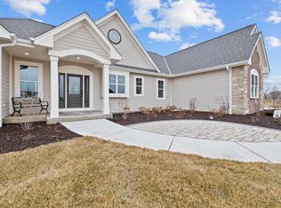 W279N8379 Hunter Ct, Hartland, WI 53029