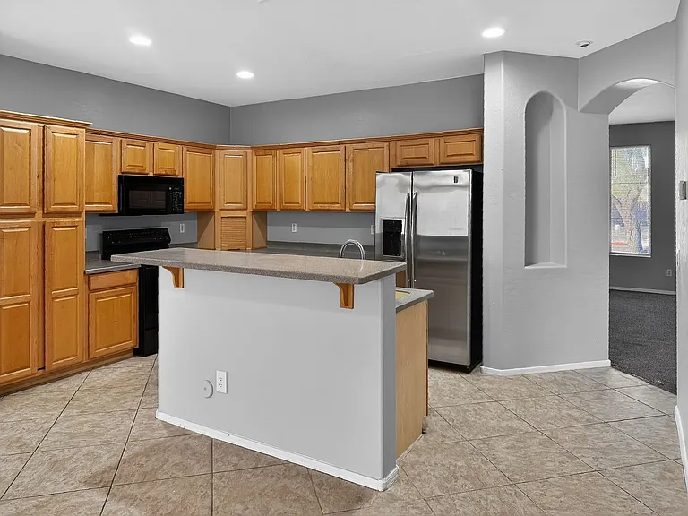 2421 W Ellis St — Photo 9