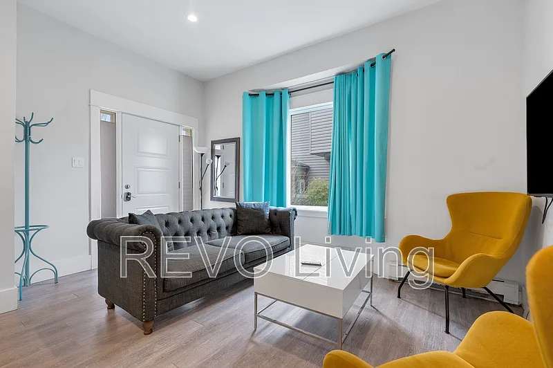 2 bed, 1.0 bath, 900 sqft, $1,750 — Photo 1