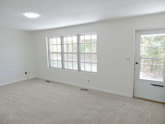 5th image of 419 Benton Ln