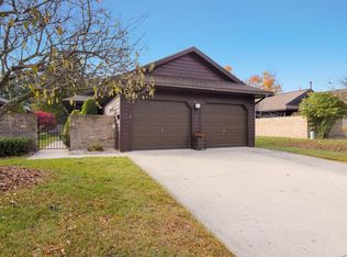 911 Hammond Pl, Traverse City, MI 49686