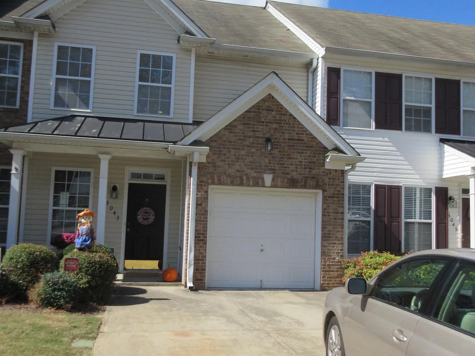 3 bed, 2.5 bath, 1841 sqft, $1,900 — Photo 1