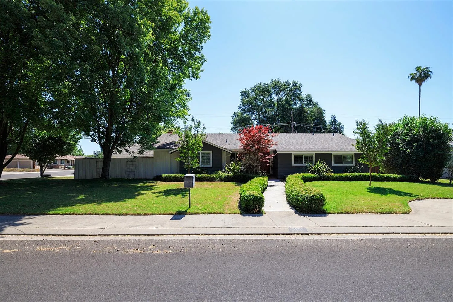 1020 Lakewood Ave photo 1