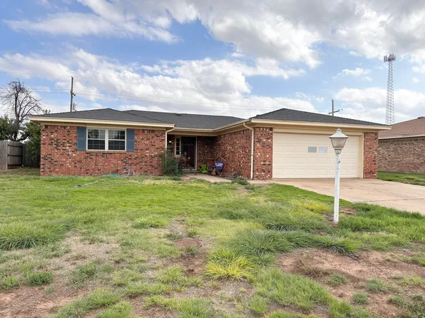 725 W Pine St, Dimmitt, TX 79027