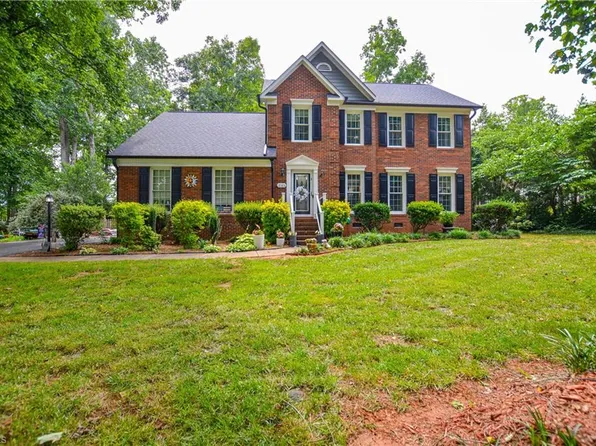 2186 Benwicke Dr, Pfafftown, NC 27040