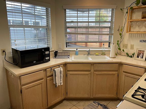 3rd image of 1379 Phillips Ln