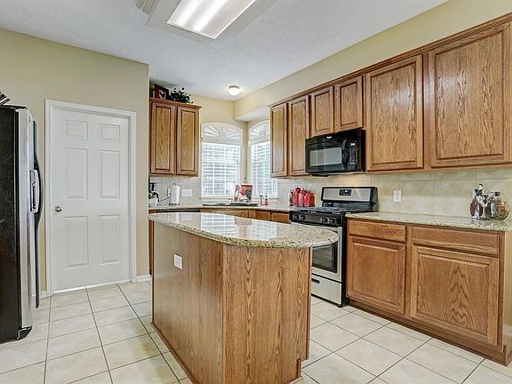 Light and bright kitchen with island counter space